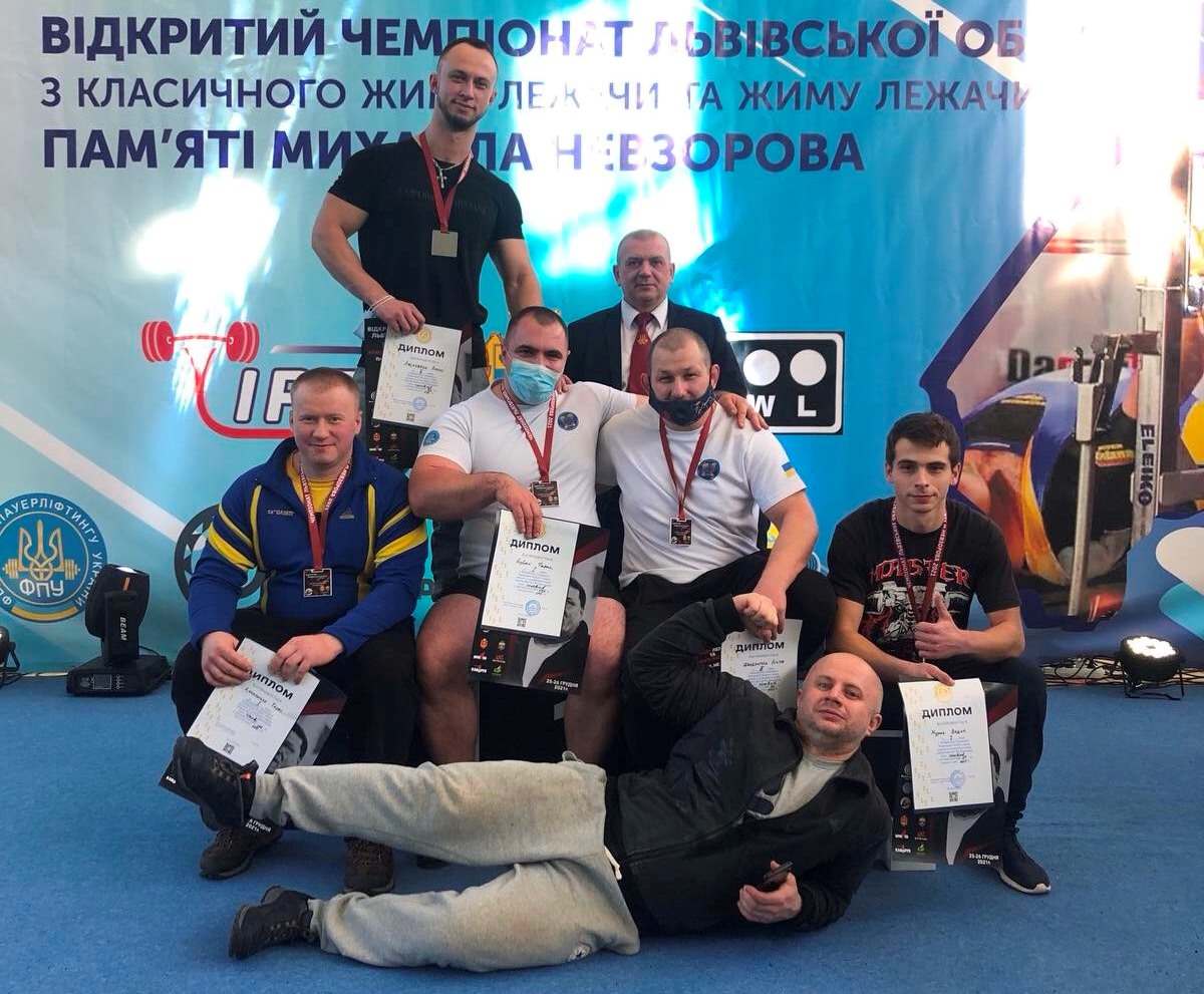 Тернопільська команда_чемпіон з жиму лежачи